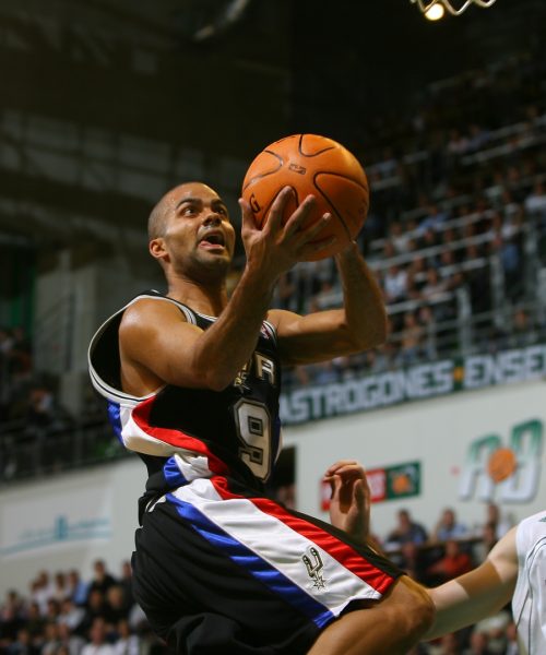 Reportage basketball - Tony Parker, San Antonio Spurs, action en course vers le panier